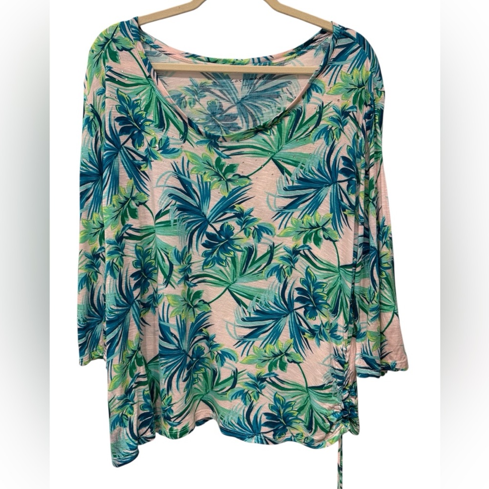 Like NEW! Casey Key Leafy Tropical Print 3/4 Sleeve Blouse w/ Rhinestone Accents